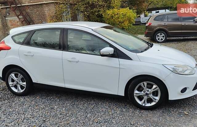 Форд Фокус 2014 в Киеве на Automoto.ua Белый Форд Фокус, объемом двигателя 2 л и пробегом 208 тыс. км за 5500 $, фото 1 на Automoto.ua