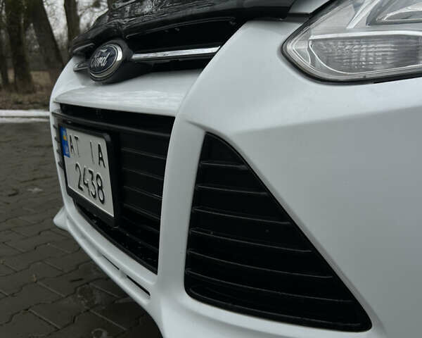 Белый Форд Фокус, объемом двигателя 2 л и пробегом 308 тыс. км за 5950 $, фото 2 на Automoto.ua