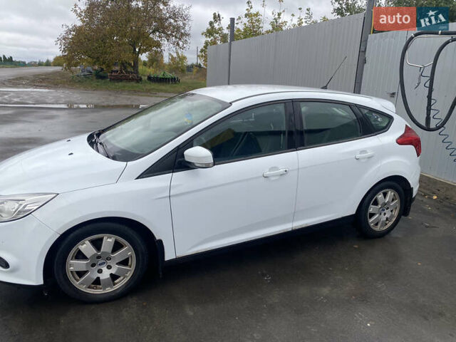 Белый Форд Фокус, объемом двигателя 1 л и пробегом 115 тыс. км за 8000 $, фото 5 на Automoto.ua