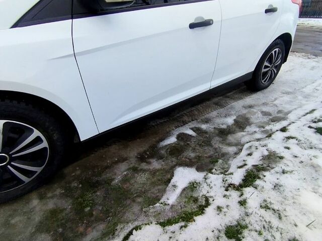 Белый Форд Фокус, объемом двигателя 1 л и пробегом 14600 тыс. км за 6100 $, фото 1 на Automoto.ua