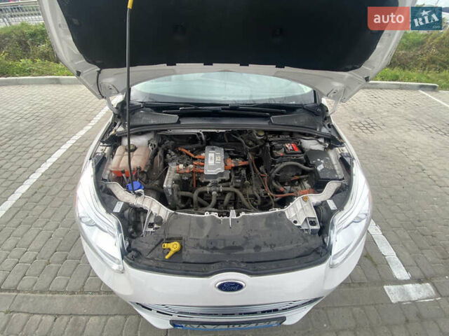 Білий Форд Фокус, об'ємом двигуна 0 л та пробігом 58 тис. км за 8500 $, фото 7 на Automoto.ua