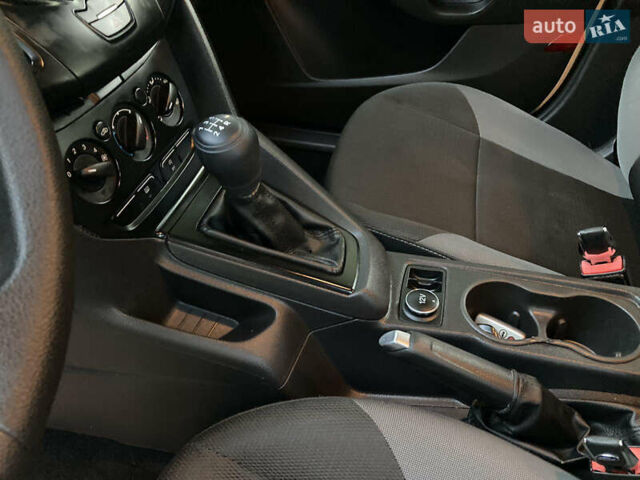 Форд Фокус 2014 в Одессе на Automoto.ua Белый Форд Фокус, объемом двигателя 1 л и пробегом 111 тыс. км за 4999 $, фото 23 на Automoto.ua