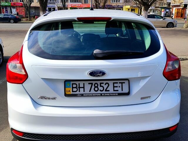 Форд Фокус 2014 у Одесі на Automoto.ua Білий Форд Фокус, об'ємом двигуна 1 л та пробігом 137 тис. км за 7100 $, фото 4 на Automoto.ua