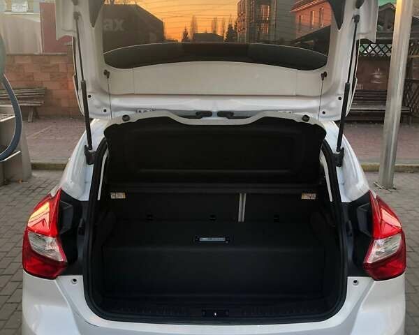 Белый Форд Фокус, объемом двигателя 0 л и пробегом 149 тыс. км за 6950 $, фото 6 на Automoto.ua