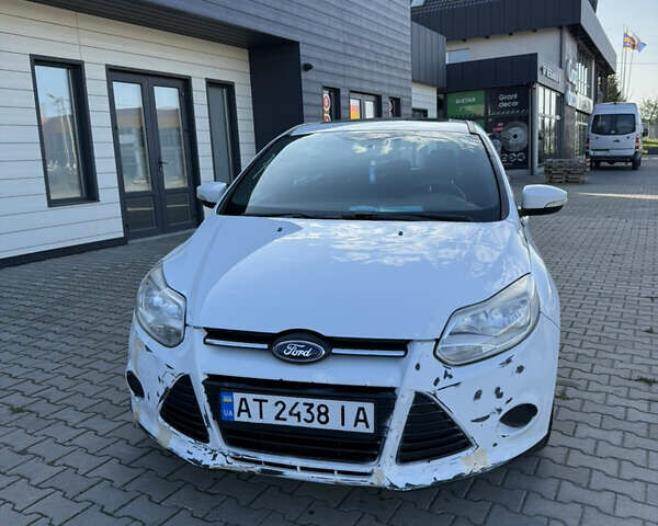 Білий Форд Фокус, об'ємом двигуна 2 л та пробігом 300 тис. км за 5300 $, фото 1 на Automoto.ua