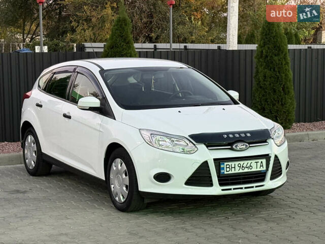 Форд Фокус 2014 в Одессе на Automoto.ua Белый Форд Фокус, объемом двигателя 1 л и пробегом 111 тыс. км за 5400 $, фото 1 на Automoto.ua