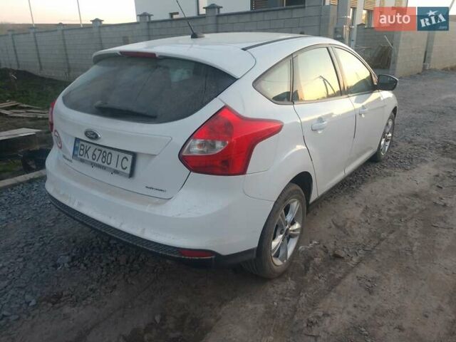 Білий Форд Фокус, об'ємом двигуна 2 л та пробігом 240 тис. км за 9000 $, фото 2 на Automoto.ua