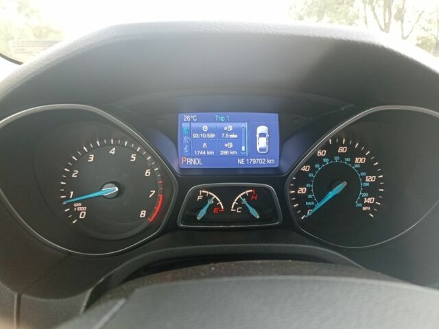 Белый Форд Фокус, объемом двигателя 2 л и пробегом 180 тыс. км за 7500 $, фото 2 на Automoto.ua