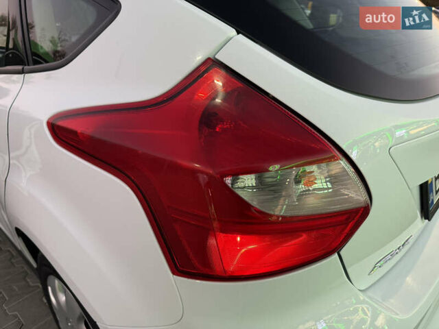 Форд Фокус 2014 в Одессе на Automoto.ua Белый Форд Фокус, объемом двигателя 1 л и пробегом 111 тыс. км за 5400 $, фото 10 на Automoto.ua