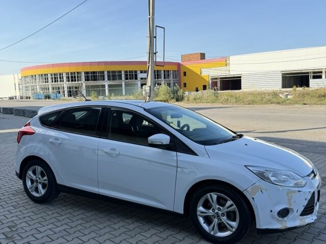 Белый Форд Фокус, объемом двигателя 2 л и пробегом 300 тыс. км за 5150 $, фото 2 на Automoto.ua