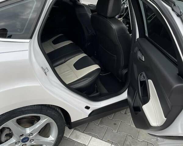 Форд Фокус 2014 в Золочев на Automoto.ua Белый Форд Фокус, объемом двигателя 2 л и пробегом 146 тыс. км за 8399 $, фото 2 на Automoto.ua