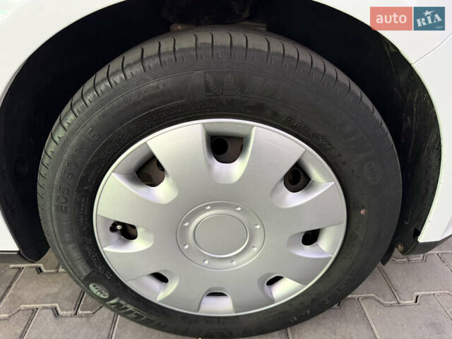 Форд Фокус 2014 в Одессе на Automoto.ua Белый Форд Фокус, объемом двигателя 1 л и пробегом 111 тыс. км за 5400 $, фото 13 на Automoto.ua