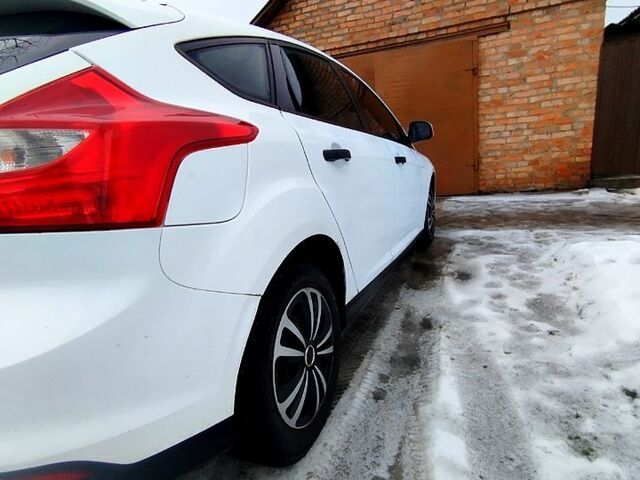 Белый Форд Фокус, объемом двигателя 1 л и пробегом 14600 тыс. км за 6100 $, фото 3 на Automoto.ua