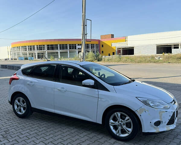 Білий Форд Фокус, об'ємом двигуна 2 л та пробігом 300 тис. км за 5300 $, фото 3 на Automoto.ua