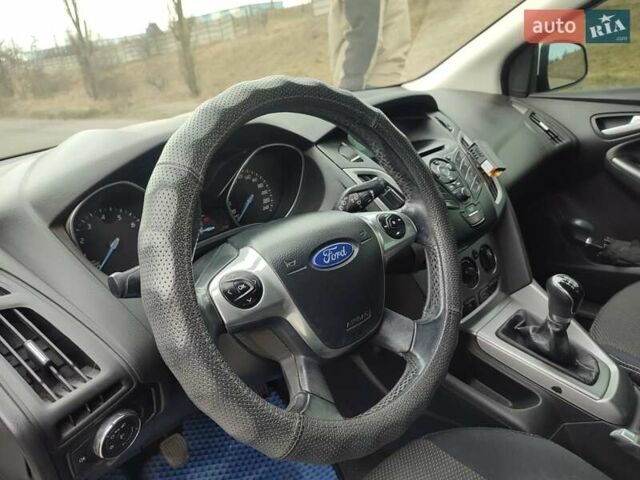 Белый Форд Фокус, объемом двигателя 1 л и пробегом 186 тыс. км за 7700 $, фото 5 на Automoto.ua