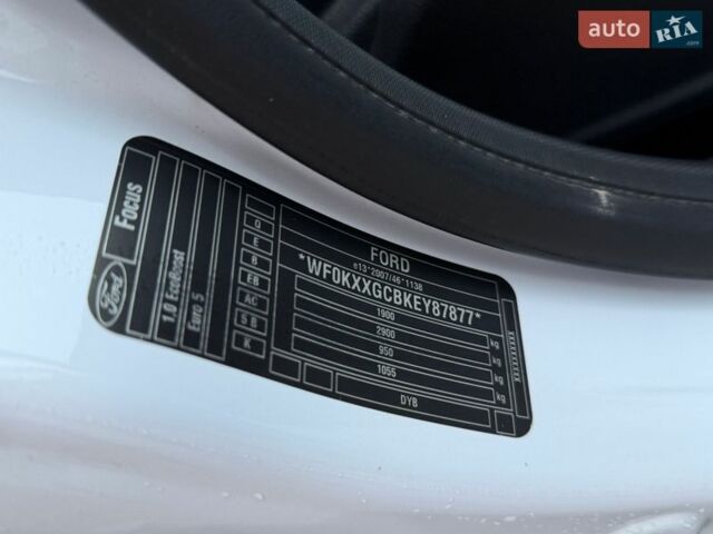 Белый Форд Фокус, объемом двигателя 1 л и пробегом 55 тыс. км за 7300 $, фото 36 на Automoto.ua