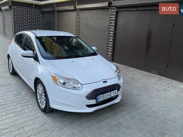 Белый Форд Фокус, объемом двигателя 0 л и пробегом 118 тыс. км за 7400 $, фото 4 на Automoto.ua
