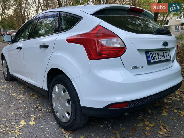 Форд Фокус 2014 в Одессе на Automoto.ua Белый Форд Фокус, объемом двигателя 1 л и пробегом 111 тыс. км за 4999 $, фото 9 на Automoto.ua