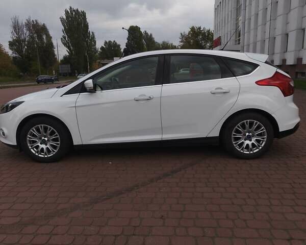 Форд Фокус 2014 в Каменское - Днепродзержинск на Automoto.ua Белый Форд Фокус, объемом двигателя 1 л и пробегом 142 тыс. км за 7800 $, фото 4 на Automoto.ua