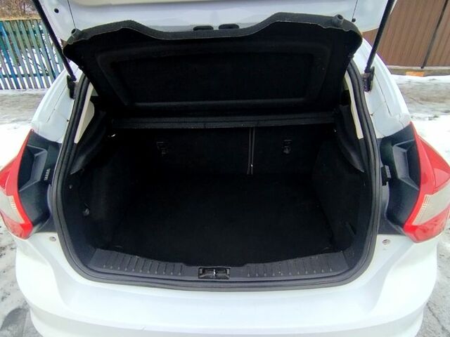 Белый Форд Фокус, объемом двигателя 1 л и пробегом 14600 тыс. км за 6100 $, фото 4 на Automoto.ua