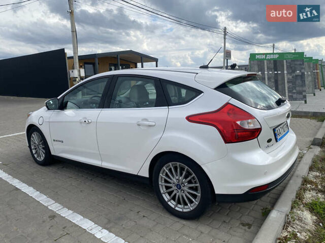 Білий Форд Фокус, об'ємом двигуна 0 л та пробігом 58 тис. км за 8500 $, фото 5 на Automoto.ua