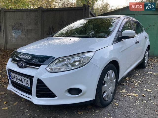 Форд Фокус 2014 в Одессе на Automoto.ua Белый Форд Фокус, объемом двигателя 1 л и пробегом 111 тыс. км за 4999 $, фото 7 на Automoto.ua