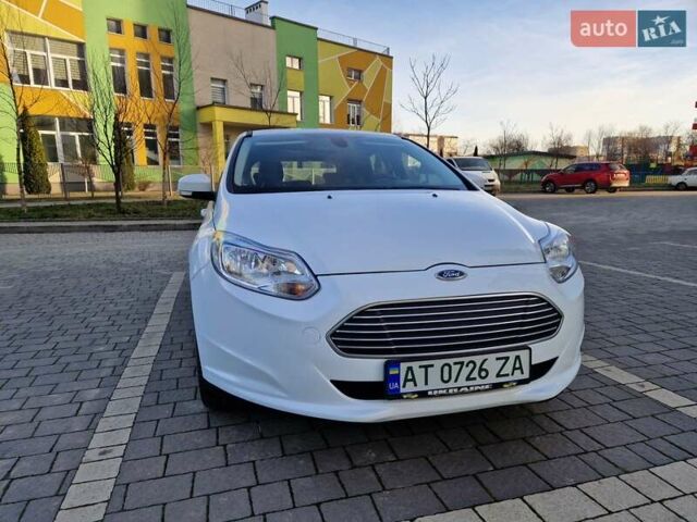 Білий Форд Фокус, об'ємом двигуна 0 л та пробігом 65 тис. км за 5999 $, фото 3 на Automoto.ua