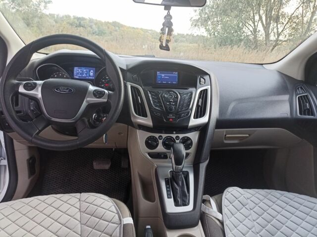 Белый Форд Фокус, объемом двигателя 2 л и пробегом 180 тыс. км за 7500 $, фото 1 на Automoto.ua