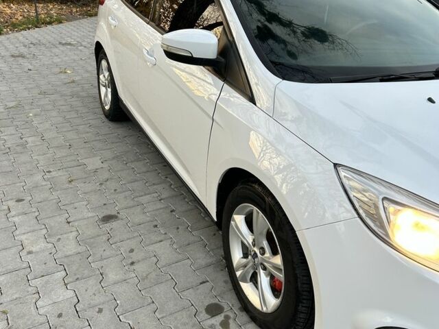 Белый Форд Фокус, объемом двигателя 2 л и пробегом 306 тыс. км за 6850 $, фото 2 на Automoto.ua