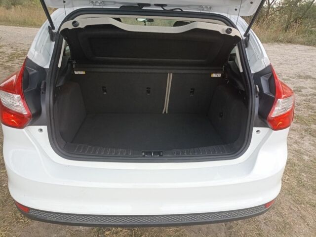 Белый Форд Фокус, объемом двигателя 2 л и пробегом 180 тыс. км за 7500 $, фото 4 на Automoto.ua