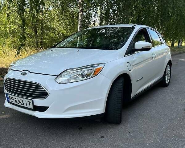 Белый Форд Фокус, объемом двигателя 0 л и пробегом 155 тыс. км за 6900 $, фото 3 на Automoto.ua