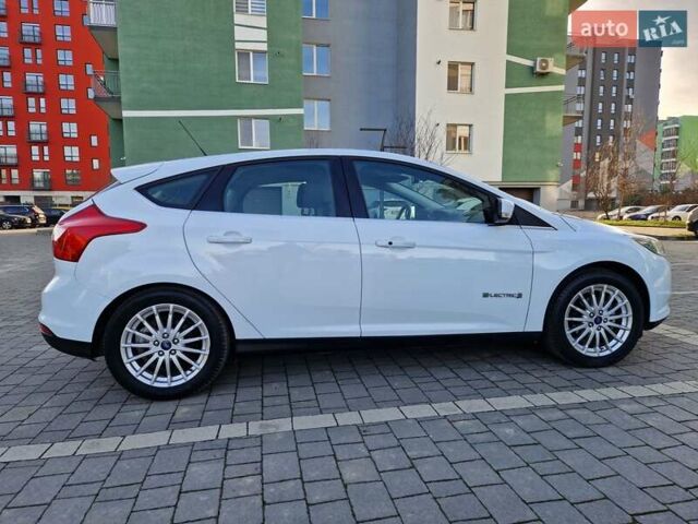 Білий Форд Фокус, об'ємом двигуна 0 л та пробігом 65 тис. км за 5999 $, фото 14 на Automoto.ua