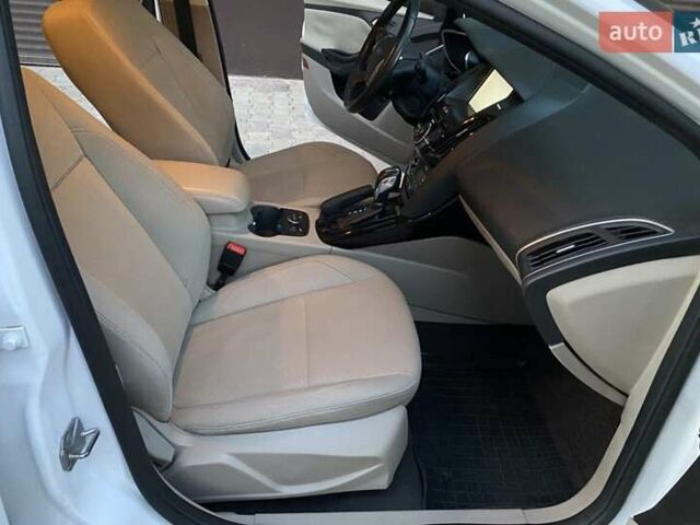 Белый Форд Фокус, объемом двигателя 0 л и пробегом 118 тыс. км за 7400 $, фото 16 на Automoto.ua