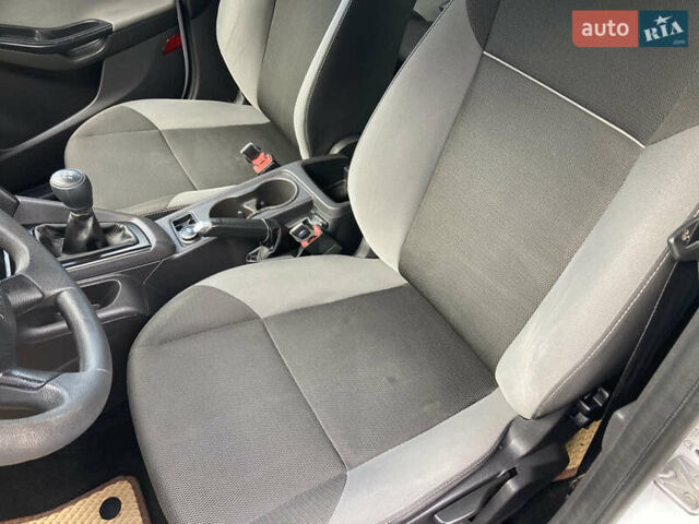 Форд Фокус 2014 в Одессе на Automoto.ua Белый Форд Фокус, объемом двигателя 1 л и пробегом 111 тыс. км за 4999 $, фото 16 на Automoto.ua