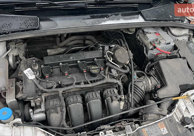 Белый Форд Фокус, объемом двигателя 2 л и пробегом 212 тыс. км за 8000 $, фото 16 на Automoto.ua