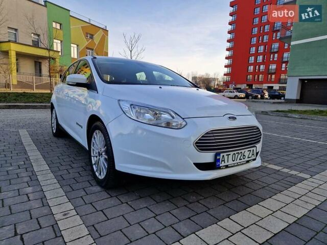 Білий Форд Фокус, об'ємом двигуна 0 л та пробігом 65 тис. км за 5999 $, фото 2 на Automoto.ua
