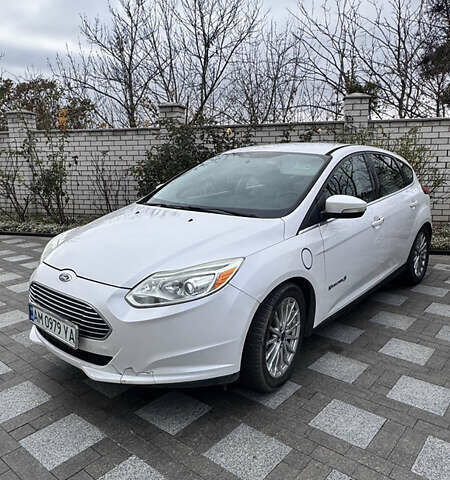 Білий Форд Фокус, об'ємом двигуна 0 л та пробігом 147 тис. км за 5600 $, фото 1 на Automoto.ua
