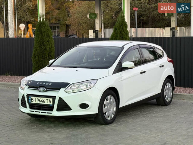 Форд Фокус 2014 в Одессе на Automoto.ua Белый Форд Фокус, объемом двигателя 1 л и пробегом 111 тыс. км за 5400 $, фото 2 на Automoto.ua