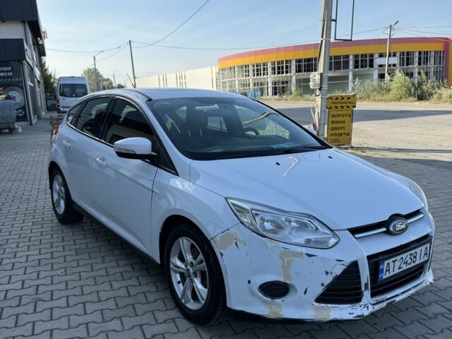 Белый Форд Фокус, объемом двигателя 2 л и пробегом 300 тыс. км за 5150 $, фото 1 на Automoto.ua