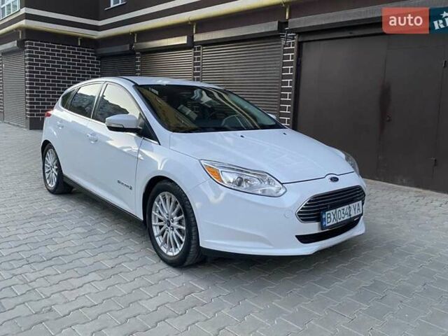 Белый Форд Фокус, объемом двигателя 0 л и пробегом 118 тыс. км за 7400 $, фото 6 на Automoto.ua