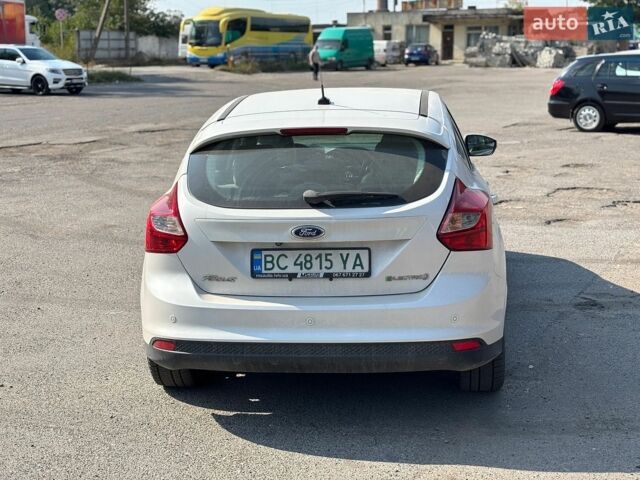Білий Форд Фокус, об'ємом двигуна 0 л та пробігом 140 тис. км за 5900 $, фото 3 на Automoto.ua