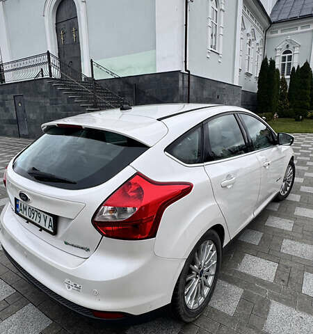 Білий Форд Фокус, об'ємом двигуна 0 л та пробігом 147 тис. км за 5600 $, фото 5 на Automoto.ua