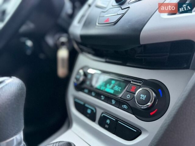 Белый Форд Фокус, объемом двигателя 1 л и пробегом 55 тыс. км за 7300 $, фото 32 на Automoto.ua