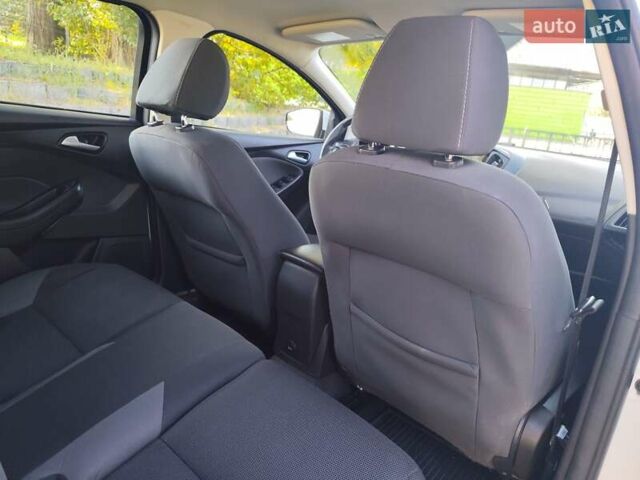 Белый Форд Фокус, объемом двигателя 2 л и пробегом 163 тыс. км за 7999 $, фото 17 на Automoto.ua