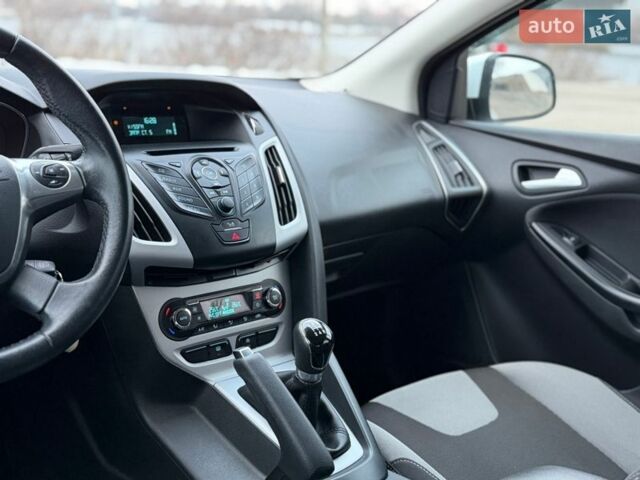 Білий Форд Фокус, об'ємом двигуна 1 л та пробігом 55 тис. км за 6900 $, фото 9 на Automoto.ua