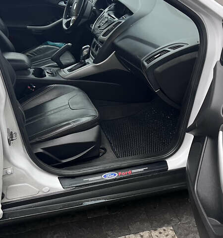 Белый Форд Фокус, объемом двигателя 2 л и пробегом 212 тыс. км за 8000 $, фото 10 на Automoto.ua