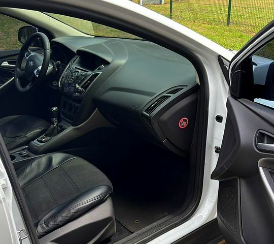 Білий Форд Фокус, об'ємом двигуна 1 л та пробігом 236 тис. км за 4500 $, фото 6 на Automoto.ua