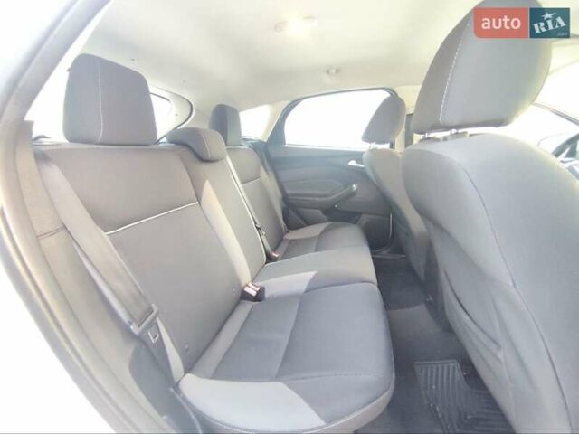 Білий Форд Фокус, об'ємом двигуна 2 л та пробігом 163 тис. км за 8500 $, фото 18 на Automoto.ua