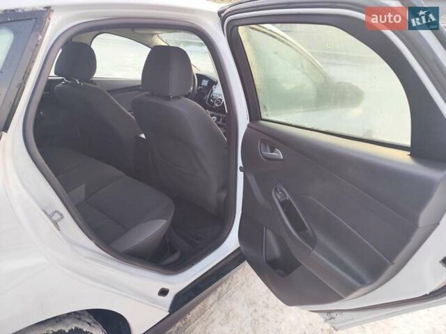 Білий Форд Фокус, об'ємом двигуна 2 л та пробігом 163 тис. км за 8500 $, фото 19 на Automoto.ua