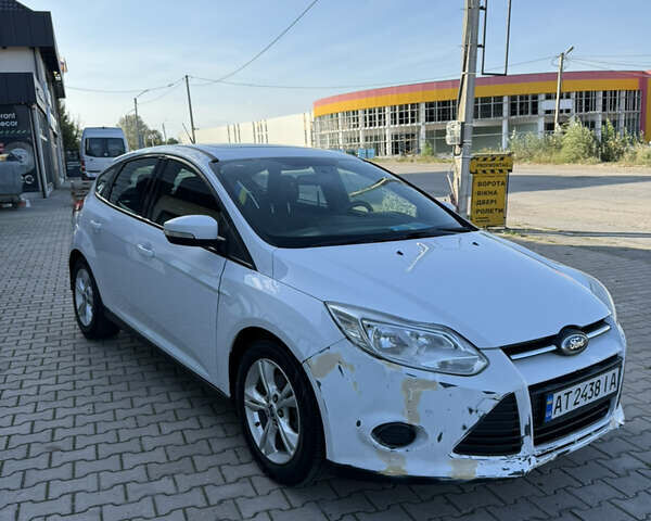 Білий Форд Фокус, об'ємом двигуна 2 л та пробігом 300 тис. км за 5300 $, фото 2 на Automoto.ua